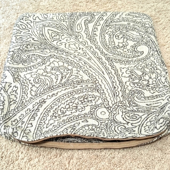 Brand New - (2) La-Z-Boy 18x18 Accent Pillow Covers Paisley Motif - Picture 8 of 14